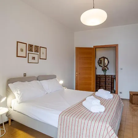 Guesthost - Lovely Lakeview Flat In Apartamento
