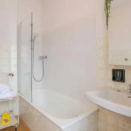 Apartamento Guesthost - Lovely Lakeview Flat In Dongo